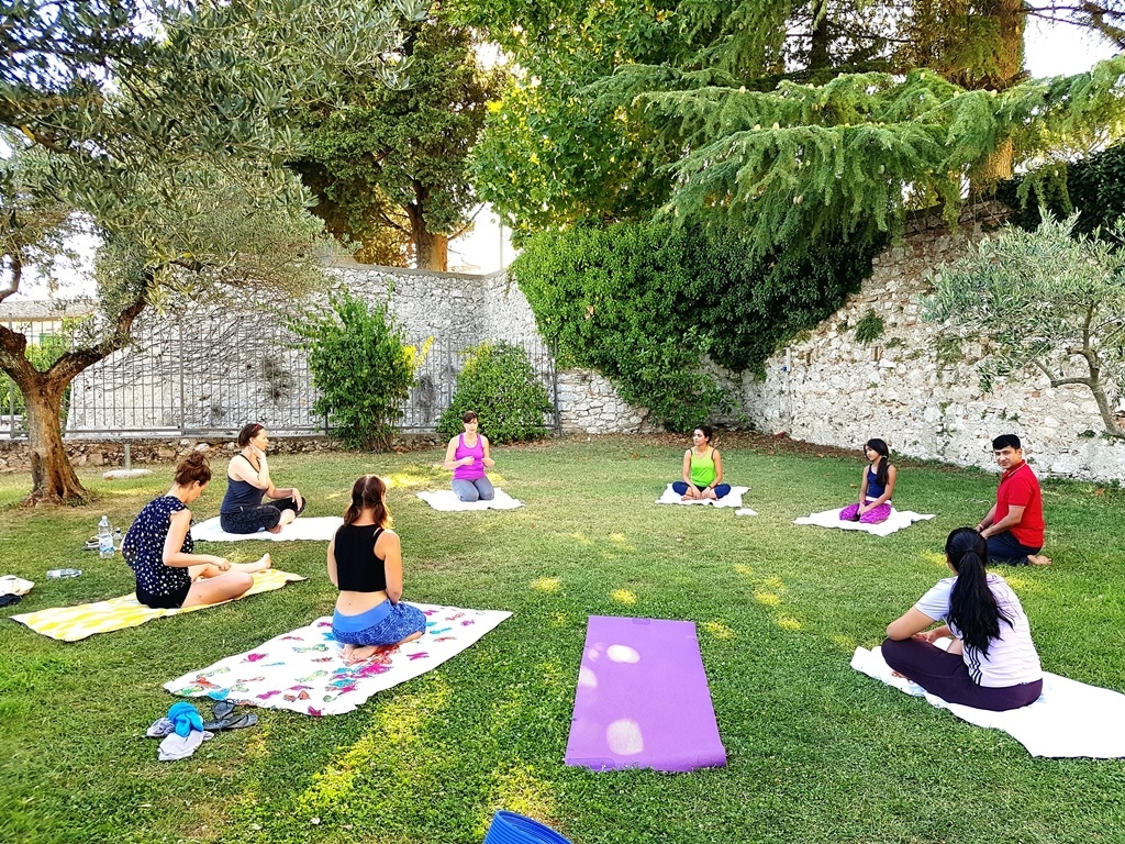 Book securely with Bharat Thakur Artistic Yoga | fibodo